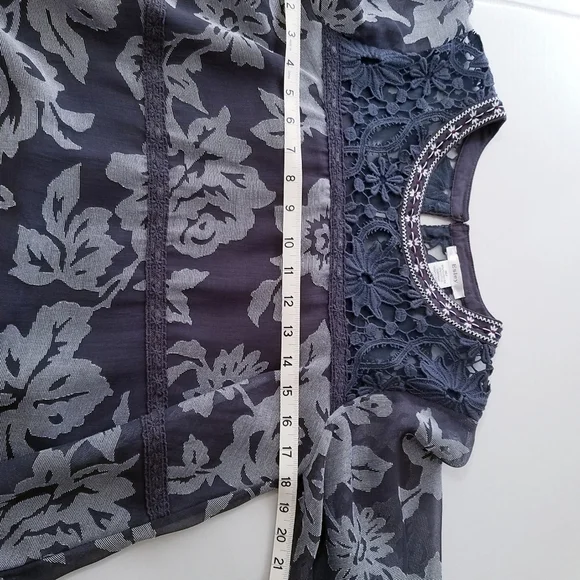 Esley | Floral Flare Top + Lace, Gray Small - Picture 7 of 11